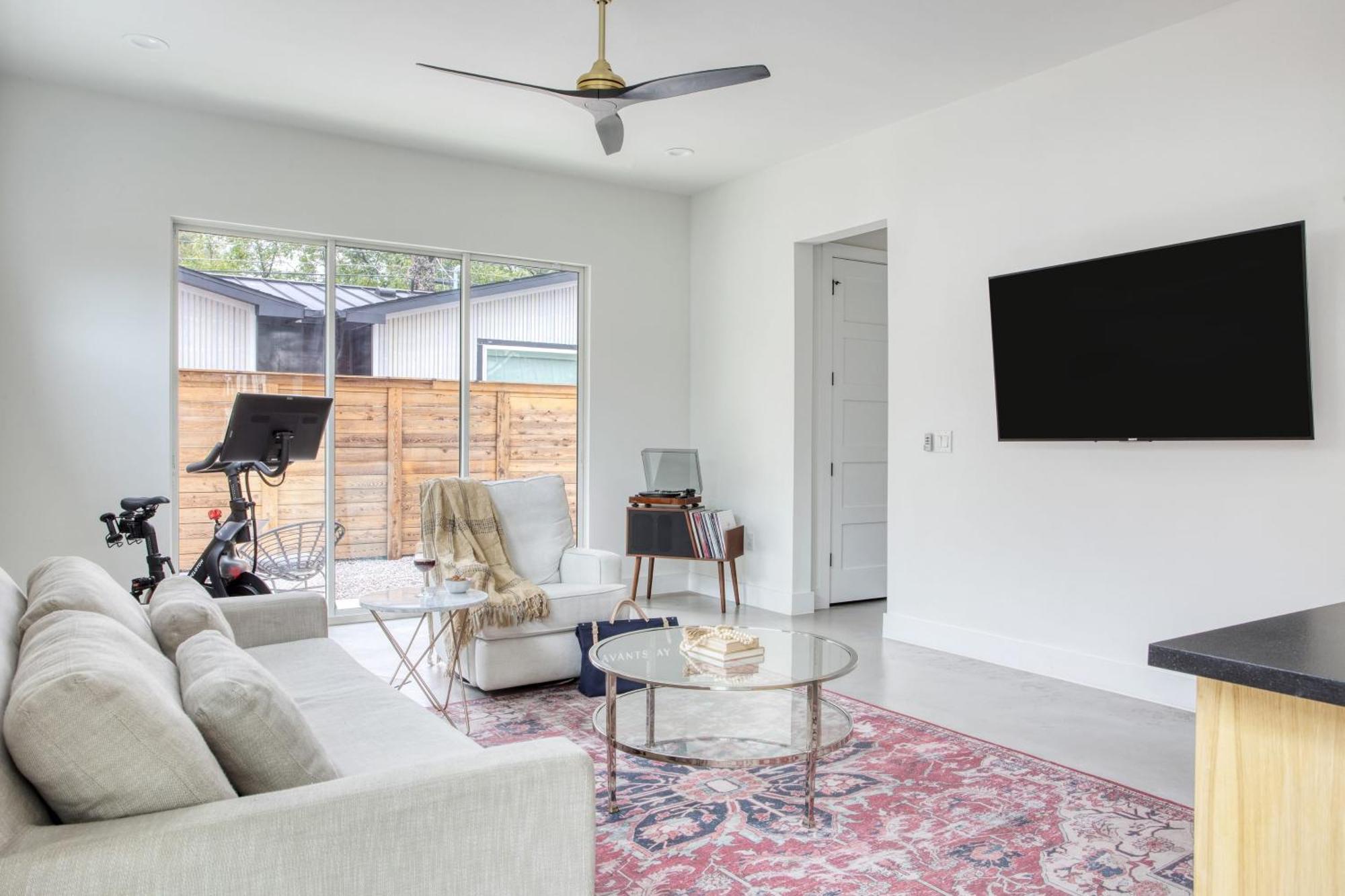 Melody By Avantstay Peloton Included Sleek Home Austin Exterior photo